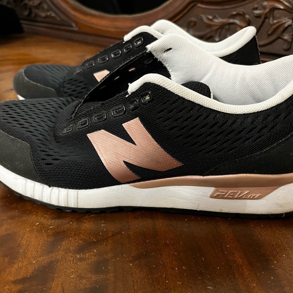 Women’s New Balance Black/Champagne Pink Sneakers - size 8 - Picture 1 of 6